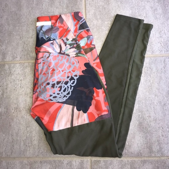 GYMSHARK x Nikki Blackketter Dynamic Legging Size Small - Picture 5 of 7
